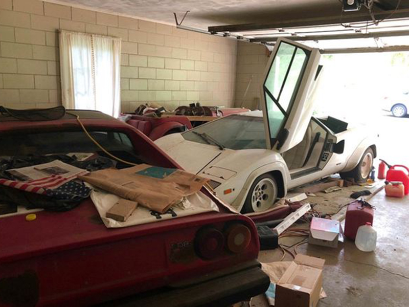 شاهد بالصور: شاب أمريكي يعثر في مرآب جدته على سيارتي لامبورجيني وفيراري!